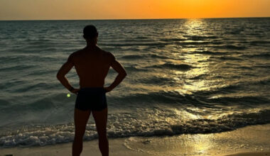 Când era mic, era sărac lipit. Acum a devenit miliardar celebru și urmează să se însoare, la 41 de ani