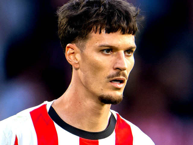 Olandezii l-au ”taxat” imediat pe Dennis Man, pentru prestația din Feyenoord