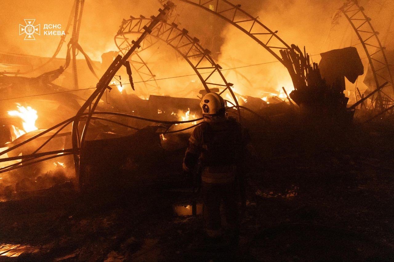 Ziua 1338 A doua noapte de atac la Kiev. Dronele lovesc o mare rafinărie a Rusiei. Putin amenință cu un răspuns ”foarte puternic” la Tomahawk