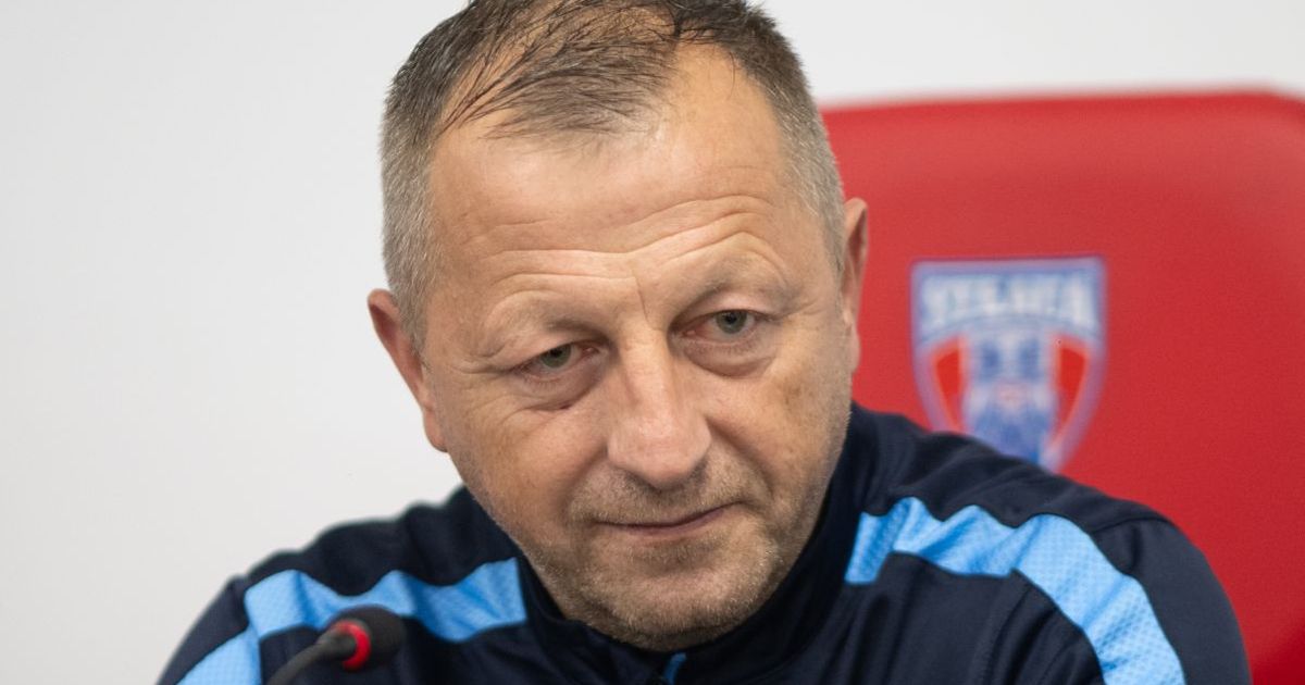 „Puneți întrebări despre fotbal” / Tensiuni la conferința de presă a Moldovei: „Lăsați politica!” » Selecționerul a intervenit: „O spun ca să nu fie dubii”