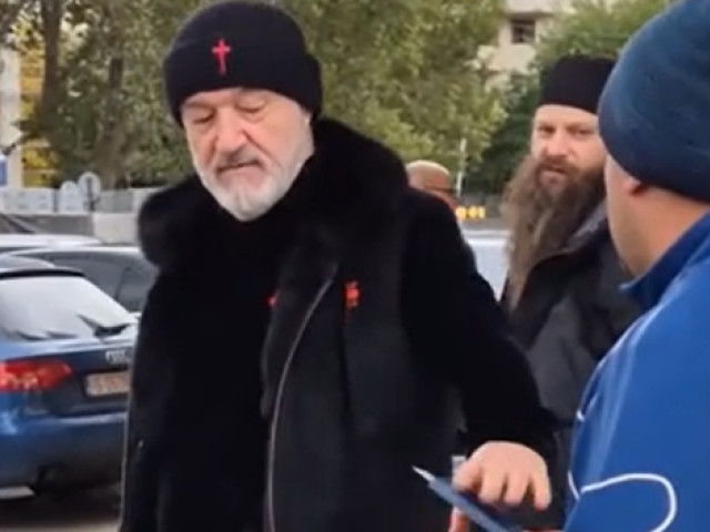 Gigi Becali a primit pe stradă Noul Testament și după câteva secunde a făcut un gest neașteptat