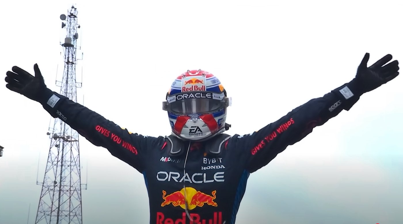 Max Verstappen, fericit după o evoluție bună într-o cursă de Formula 1 alături de RedBull.