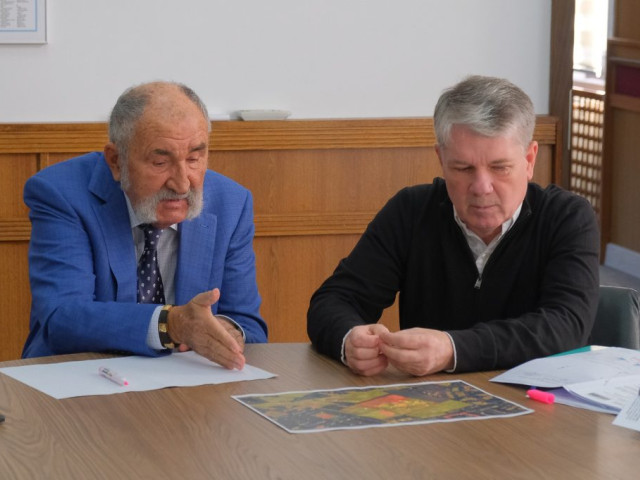 "O termin până vara viitoare!"