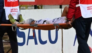 Ghinion teribil pentru Ilaș / FOTO Fotbalistul de la FC Botoșani s-a accidentat și a părăsit terenul pe targă