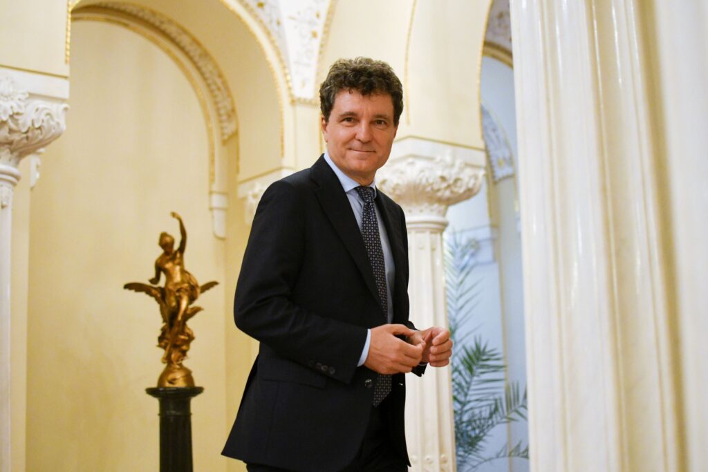 Nicușor Dan, România