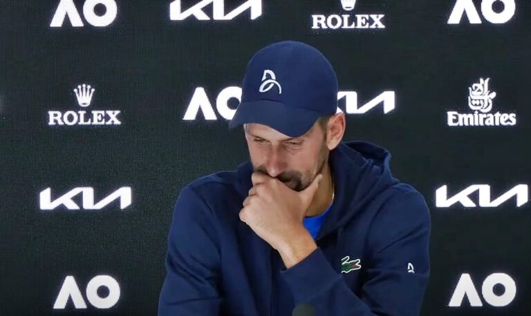 Novak Djokovic, îngândurat la o conferință de presă susținută la un turneu de Grand Slam