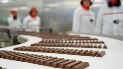 O companie multinațională din industria alimentară, cu unități de producție și în România, anunță că va concedia 16.000 de angajați