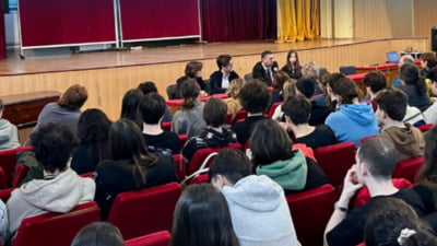 O studentă a dat în judecată universitatea care a obligat-o să plătească peste 30.000 de euro pentru un transfer. Tânăra a câștigat procesul