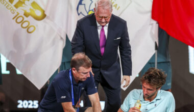 S-a prăbușit pe podium, după ce a pierdut finala! Vărul său a intervenit imediat: ”Mă face să râd”