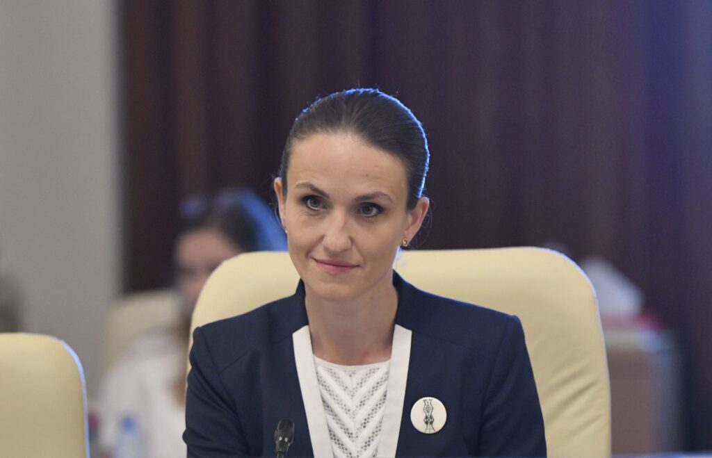 OanaToiuMAERusia:Hepta