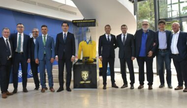 „Și doamna a marșat în flirt”