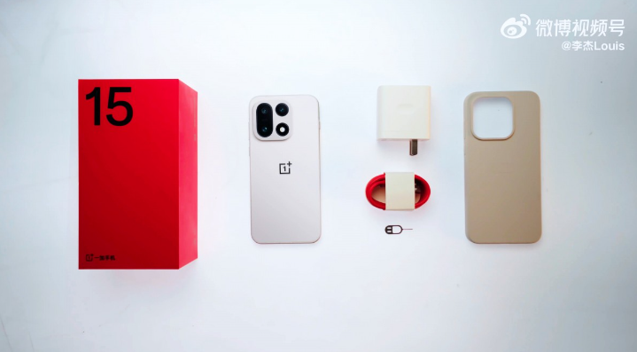 OnePlus 15 - unboxing pentru varianta de China și imagini oficiale