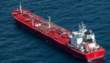 Patronul din Liga 1 care a pierdut 3,2 miliarde de dolari în câteva zile e implicat într-o afacere dubioasă cu țiței rusesc clandestin