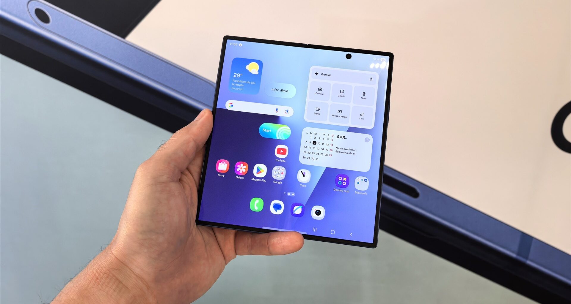 Vânzările de smartphone-uri au continuat să crească la nivel global şi în al treilea trimestru, lupta pentru primul loc ducându-se între aceleaşi Samsung şi Apple