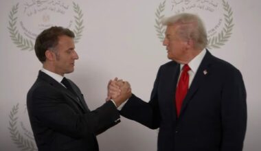Macron, Trump, strângere de mână