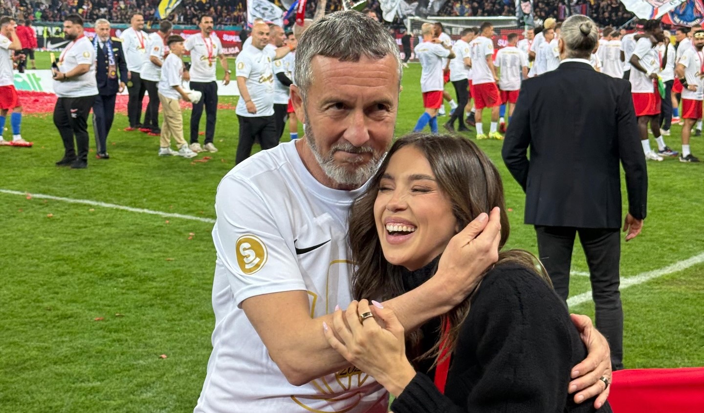 Teodora Stoica i-a trimis tatălui său o poză cu un bărbat la ea în sufragerie. Când l-a văzut, Meme Stoica s-a speriat