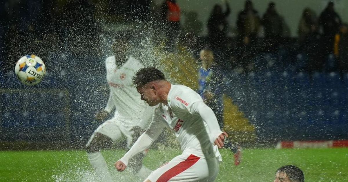 Dinamo, victorie în bazin. Jucătorii lui Kopic s-au impus pe terenul impracticabil de la Clinceni și au urcat pe locul doi