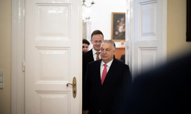 Viktor Orban si Peter Szijjártó
