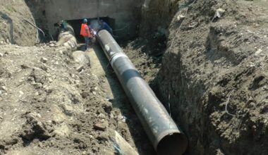 Guvernul nu mai dă bani pentru săli de sport, aşezăminte culturale, fose septice şi canalizare / Stadioanele care nu au începute lucrările, amânate până în 2027