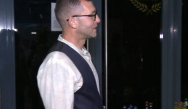 Celebrul milionar român care circulă cu metroul în București. Cum arată acum, la 47 de ani