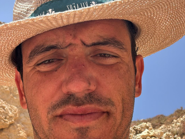 PATRU ani pentru un sărut