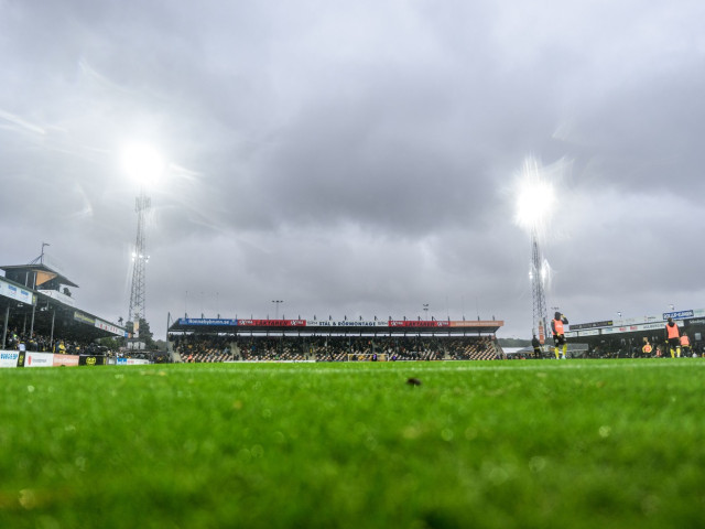 Neverosimil: echipa dintr-un sat cu 1.485 de locuitori, la DOUĂ puncte de primul titlu din istorie! Buget: 9.000.000 €