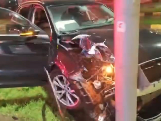 Beat la volan, fotbalistul român s-a izbit cu mașina de un stâlp din centrul orașului. Ce alcoolemie avea