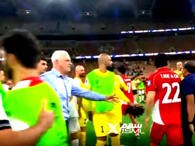 "Hoția secolului" în preliminarii: trei roșii în câteva secunde! N-au mai suportat și au "sărit" la arbitru