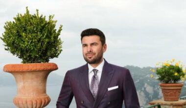 Mutu, stăpân pe un bun al statului. Fostul atacant și-ar fi însușit un teren de fotbal din București, fără licitație