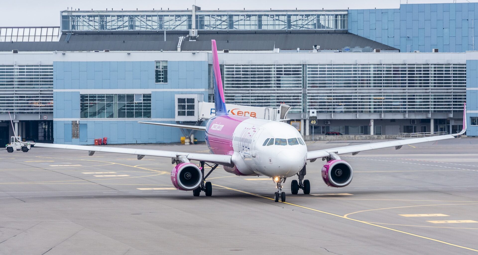 Aeroportul din Vilnius a fost redeschis. Mai multe baloane au provocat suspendarea zborurilor / Mii de pasageri afectați