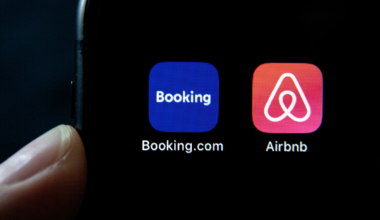 „Nu sunt vânătorul celor care pleacă în concediu și își pun pe Airbnb apartamentul. Pentru o altă categorie n-o să închid ochii” - ministrul Turismului, Radu Miruță 