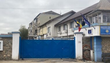 filme pentru adulți la liber și bani pentru colegi