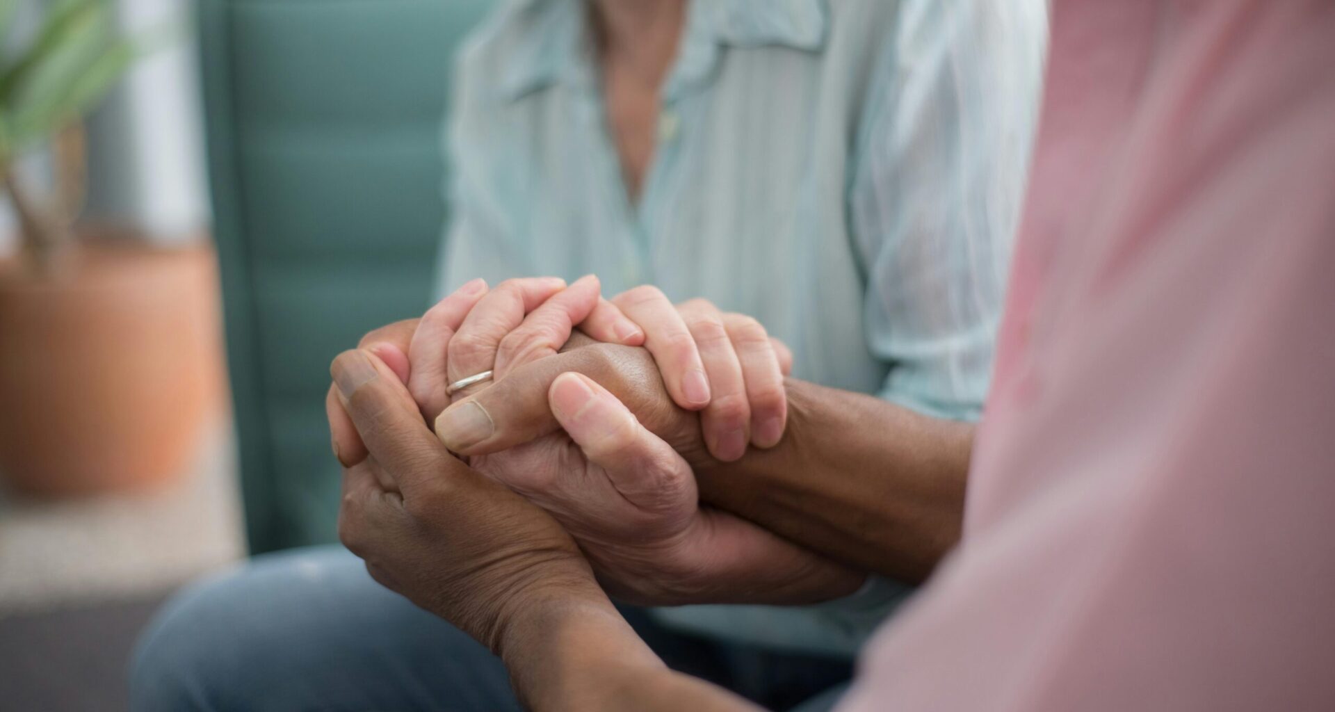 „Sindromul Italia” - suferința româncelor care au avut grijă de bătrânii altora, dar și-au pierdut liniștea proprie