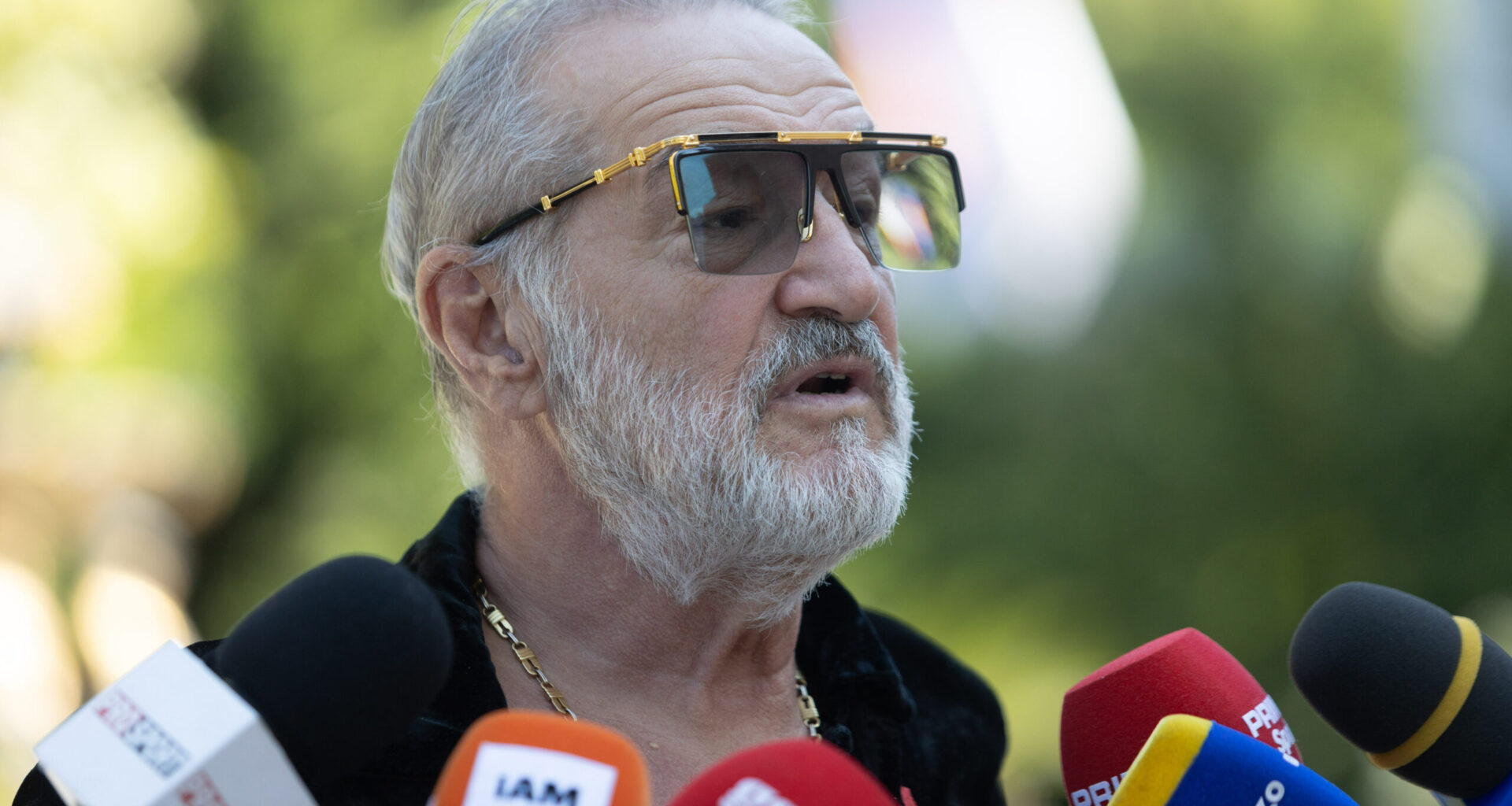 Gigi Becali a luat foc, după ce azi-noapte baza FCSB a fost invadată de aproape 1.000 de mașini / „Ce a ajuns baza mea, poligon de curse?”