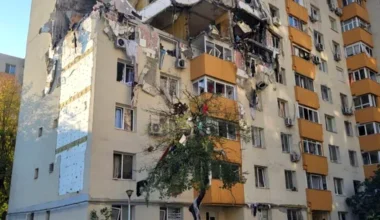 Explozia din Rahova a distrus și mașini parcate lângă bloc, nu numai vieți și locuințe. Câte dosare de pagubă au deschis asigurătorii în zonă