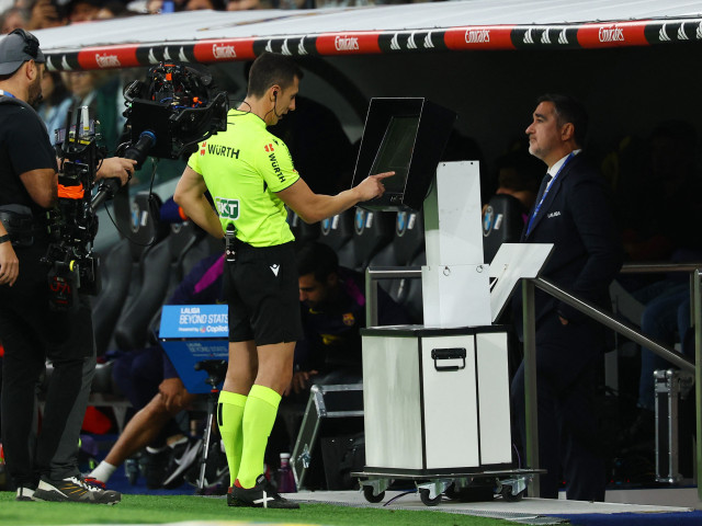 Au apărut conversațiile! Ce au discutat arbitrul și camera VAR în Real Madrid