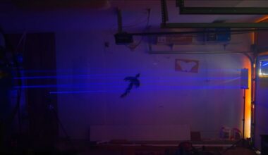 Camera super slow-mo care surprinde viteza luminii