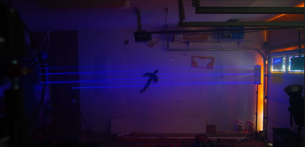 Camera super slow-mo care surprinde viteza luminii