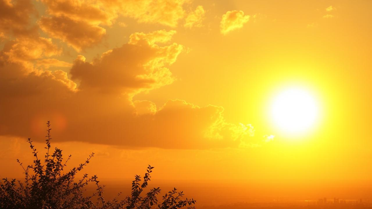 Ne îndreptăm spre o creștere de aproape două luni de căldură extremă. Care sunt previziunile pentru viitorul apropiat