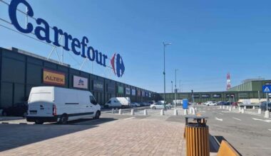 Carrefour se pregătește să vândă toate magazinele din România. Ce motive invocă compania franceză
