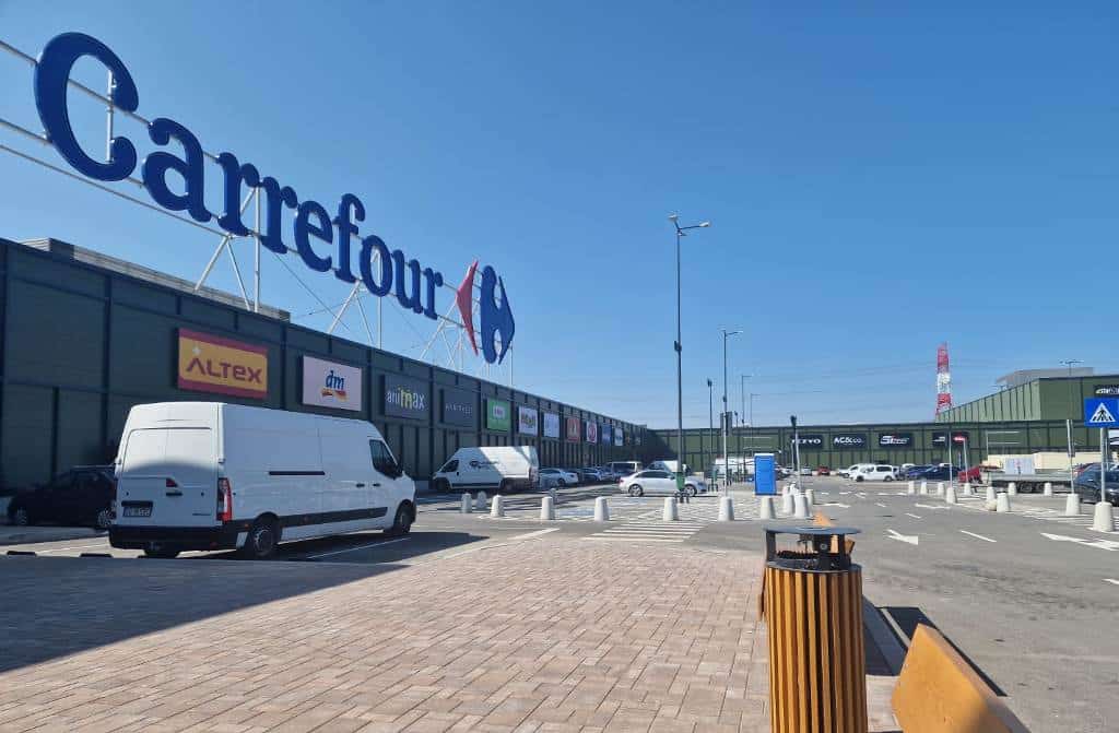 Carrefour se pregătește să vândă toate magazinele din România. Ce motive invocă compania franceză