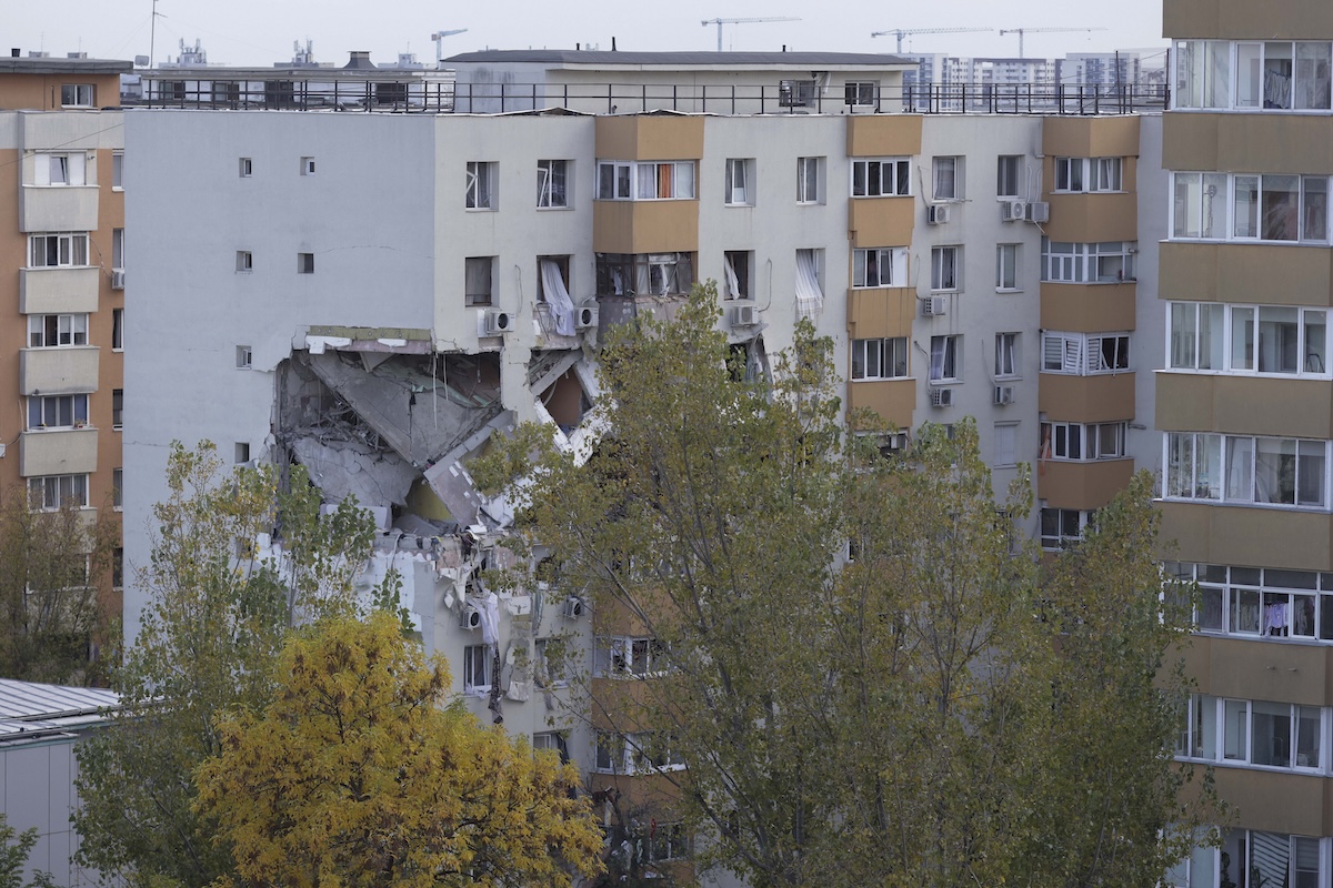 Noi scurgeri de gaz în Rahova. Echipele Distrigaz au pus din nou sigiliu. Locatarii de pe Strada Oltina solicită debranșarea totală. Foto: Inquam Photos/ Octav Ganea