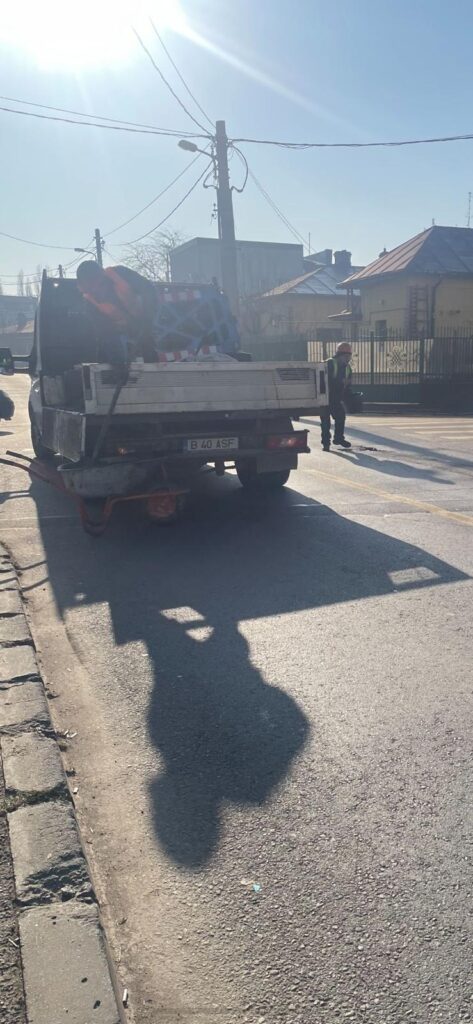 constructori cu roaba reparar strada Mircești