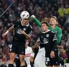 Radu respinge mingea la 1-2 cu Stuttgart, în Europa League Foto: Imago