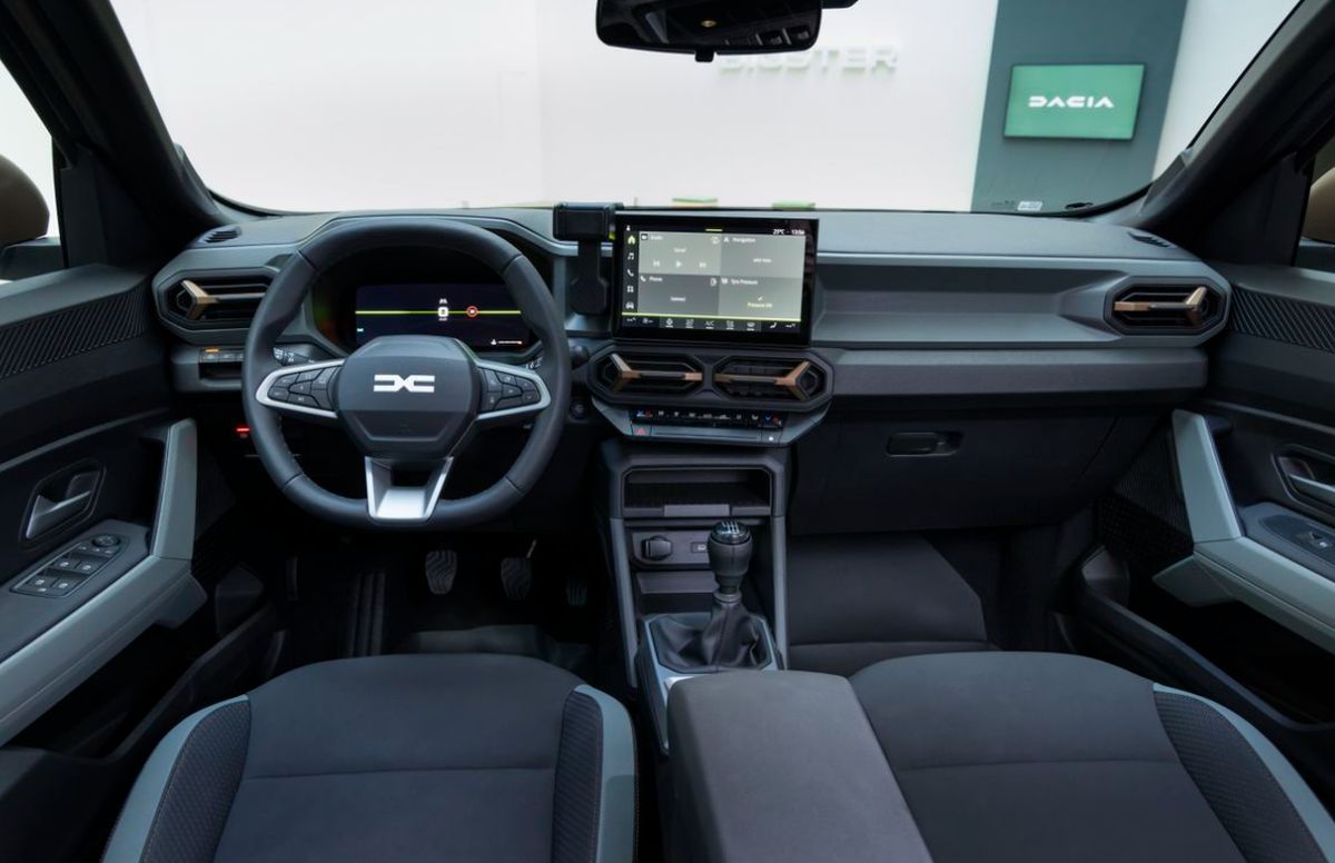 Dacia a fost desemnată „mașina anului 2026” » Modelul care i-a dat pe spate pe nemți și britanici: designul superior a câștigat