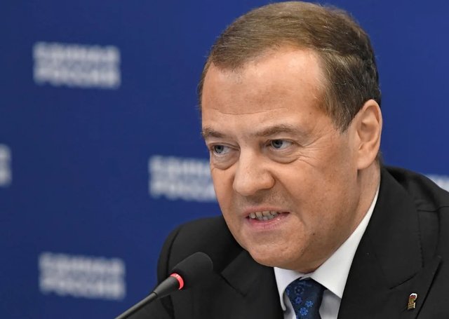 Dmitri Medvedev, nou derapaj verbal: Europa trebuie să simtă pe propria piele ce înseamnă pericolul războiului. Să se teamă şi să tremure ca nişte animale proaste într-o turmă, care sunt conduse la abator. Să facă pe ei de frică