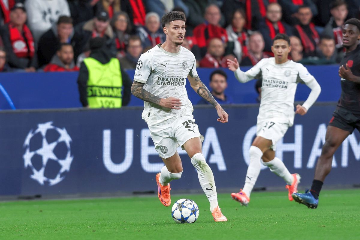 Dennis Man i-a impresionat pe olandezi » Laude după Leverkusen