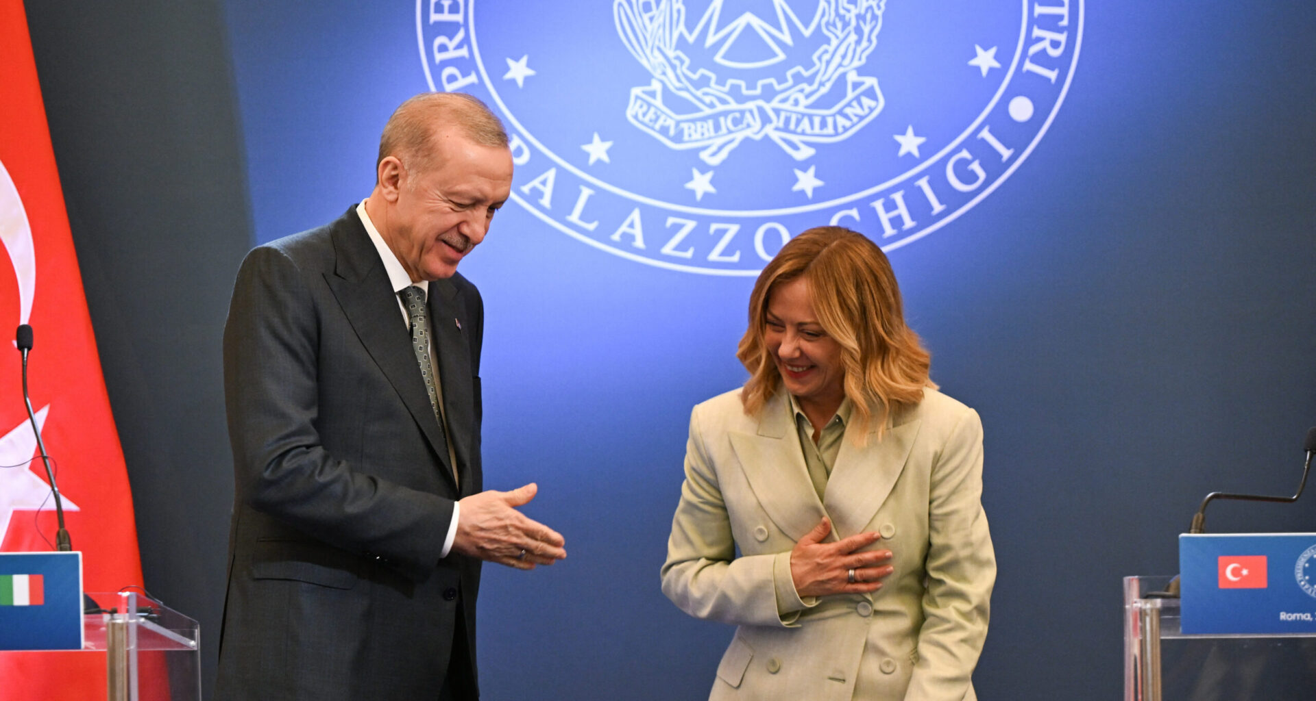 s-o convingă pe Giorgia Meloni să se lase de fumat / „Nu vreau să omor pe cineva”, a spus Meloni