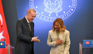 s-o convingă pe Giorgia Meloni să se lase de fumat / „Nu vreau să omor pe cineva”, a spus Meloni