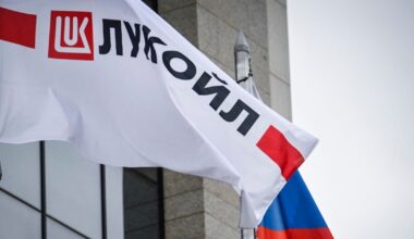 Lukoil anunță vânzarea tuturor activelor sale din străinătate după sancțiunile SUA